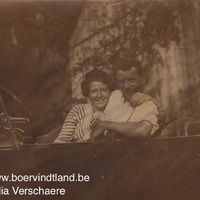 Henri van Durme en Clara Martens in een auto